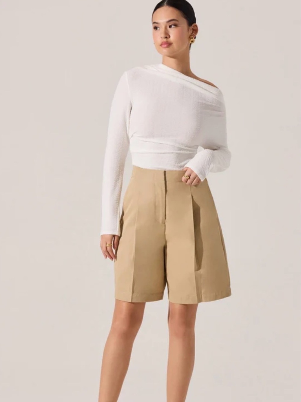 Astr Tailored Bermuda Shorts in Khaki
